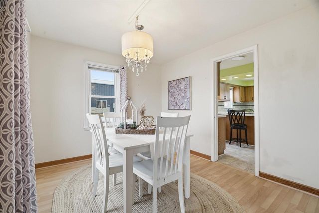 1127 W NORTHLAND AVENUE, Appleton, WI 54914