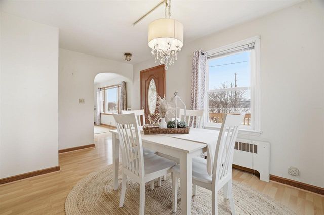 1127 W NORTHLAND AVENUE, Appleton, WI 54914