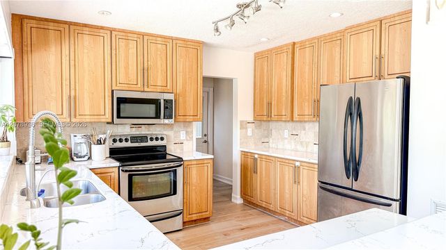 5121 SW 87th Avenue, Cooper City, FL 33328
