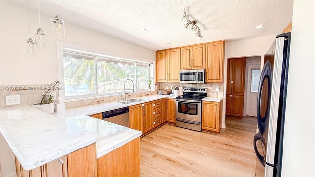 5121 SW 87th Avenue, Cooper City, FL 33328