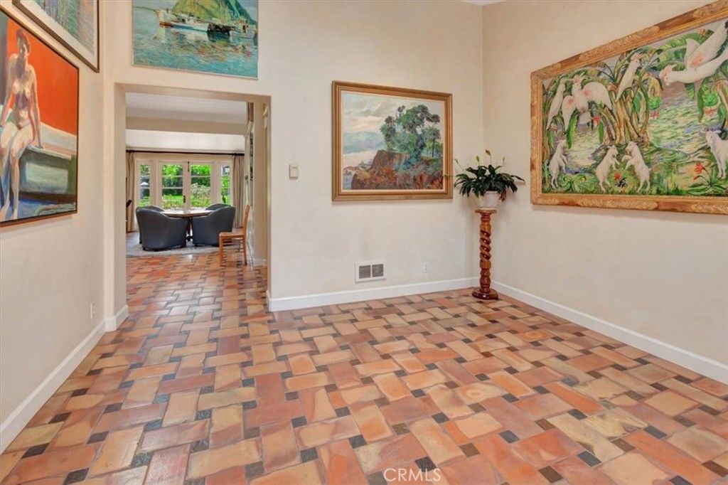 Image 12 of property listing at 537 Vista Grande, Newport Beach, CA 92660