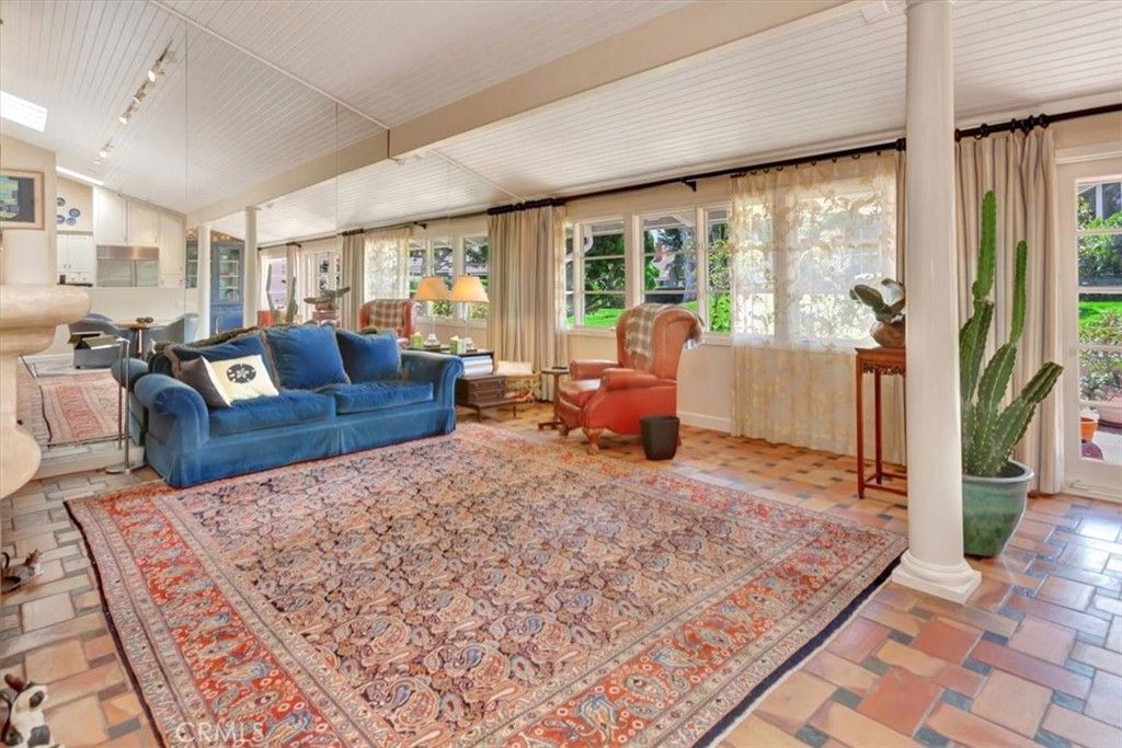 Image 17 of property listing at 537 Vista Grande, Newport Beach, CA 92660