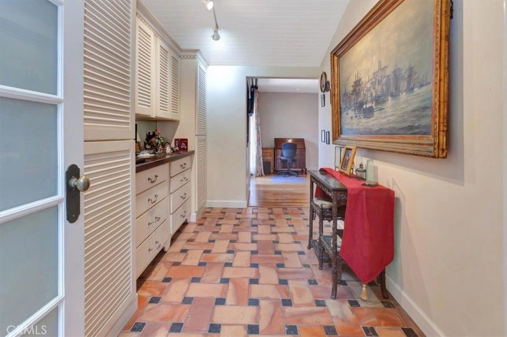 Image 21 of property listing at 537 Vista Grande, Newport Beach, CA 92660