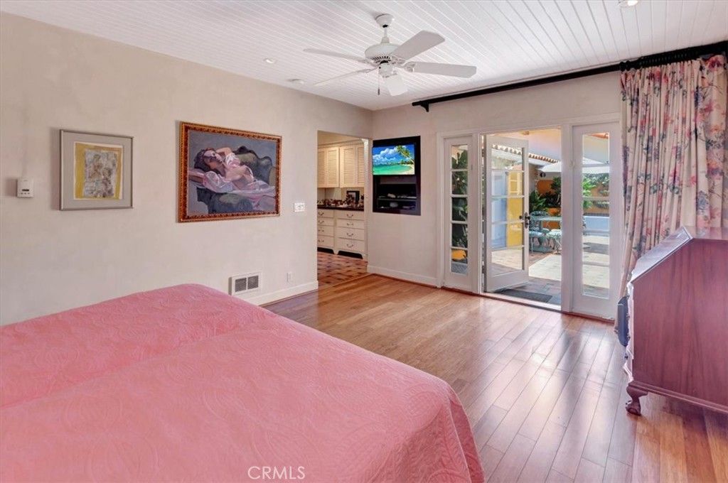 Image 23 of property listing at 537 Vista Grande, Newport Beach, CA 92660