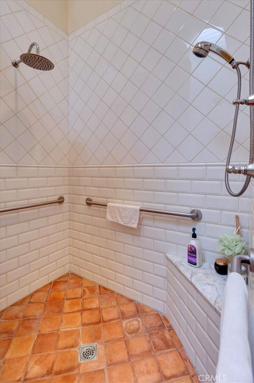 Image 25 of property listing at 537 Vista Grande, Newport Beach, CA 92660