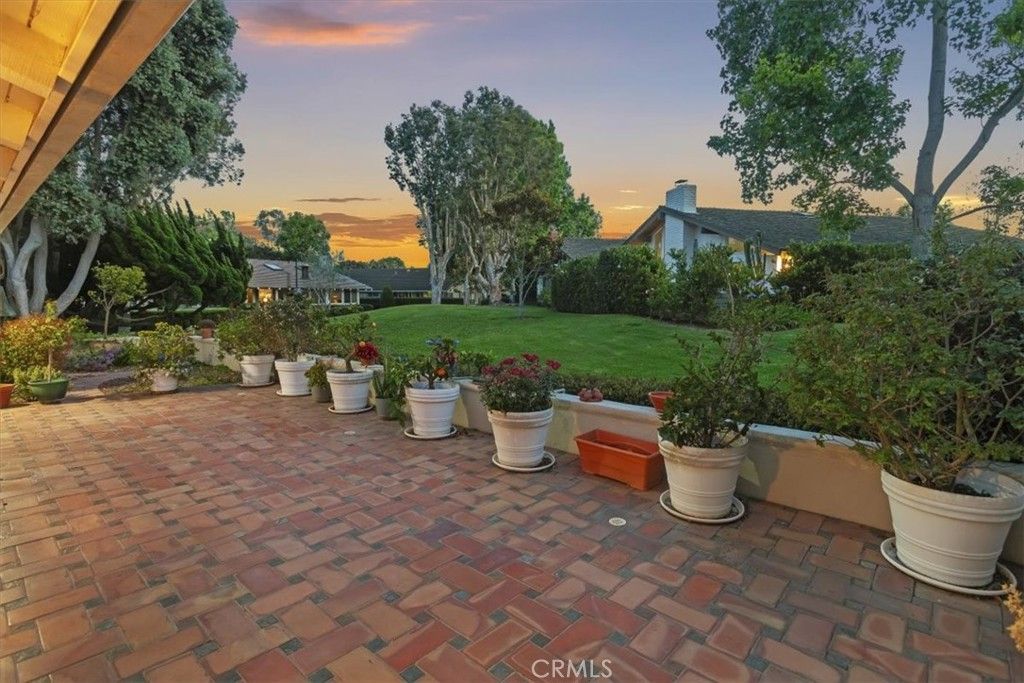Image 34 of property listing at 537 Vista Grande, Newport Beach, CA 92660