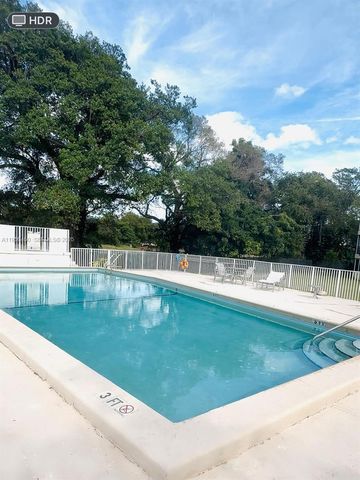 1401 NE 191st St D207, Miami, FL 33179