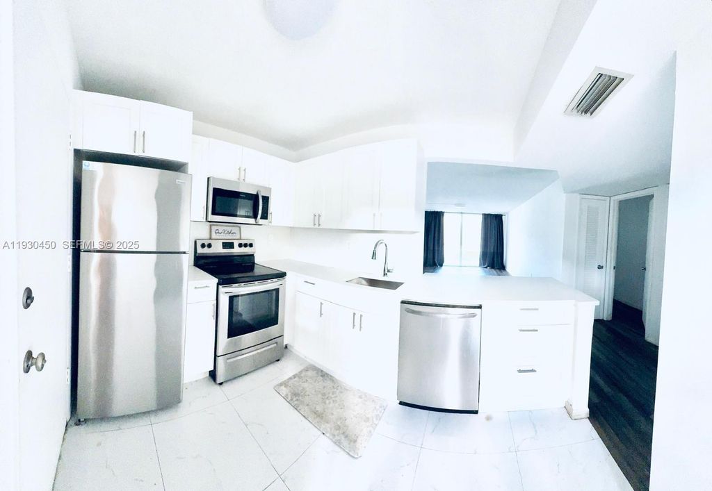 1401 NE 191st St D207, Miami, FL 33179