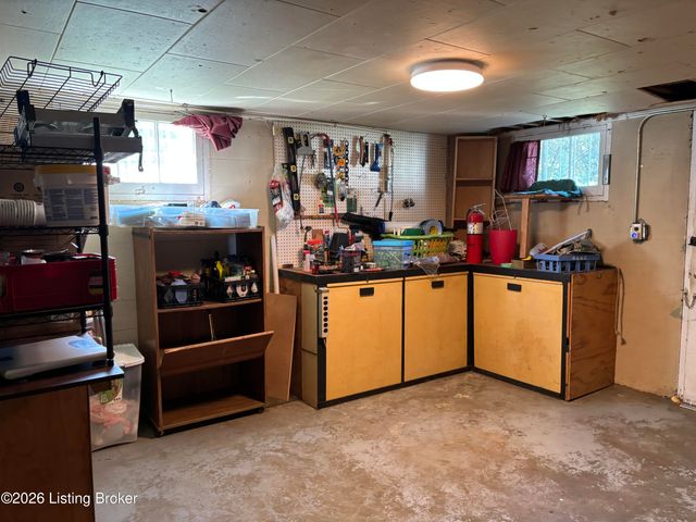 2348 Dorma Ave, Louisville, KY 40217