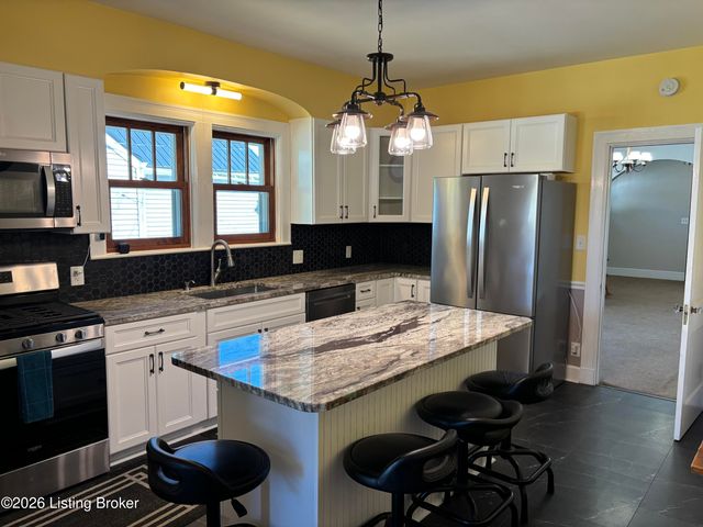 2348 Dorma Ave, Louisville, KY 40217