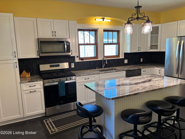 2348 Dorma Ave, Louisville, KY 40217