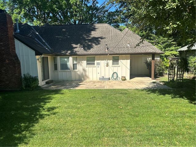 4329 S Dover Avenue, Independence, MO 64055