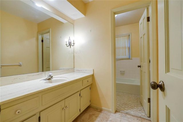 4329 S Dover Avenue, Independence, MO 64055