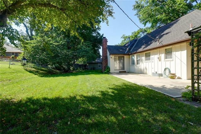 4329 S Dover Avenue, Independence, MO 64055