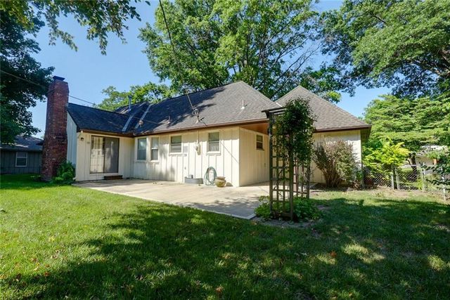 4329 S Dover Avenue, Independence, MO 64055