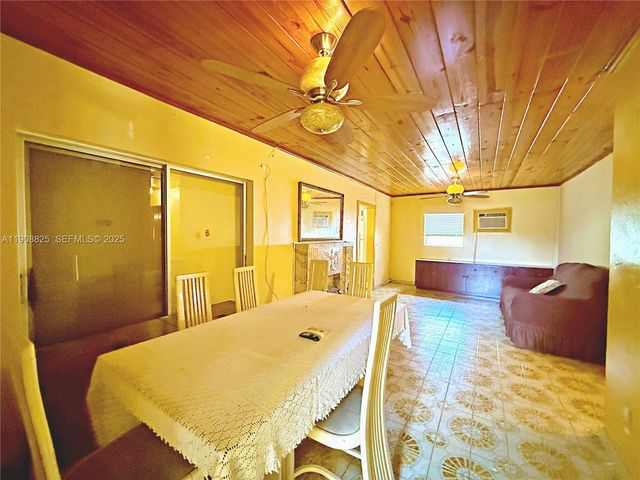 880 E 28th St, Hialeah, FL 33013