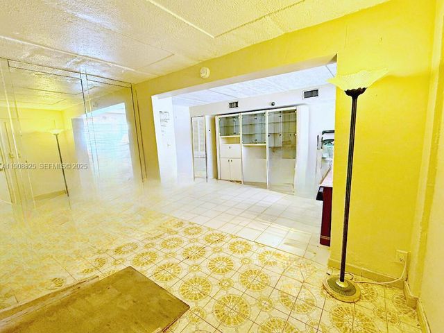 880 E 28th St, Hialeah, FL 33013