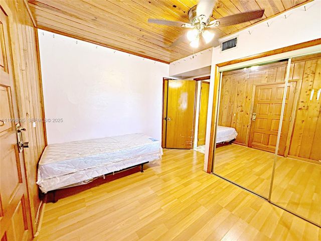 880 E 28th St, Hialeah, FL 33013