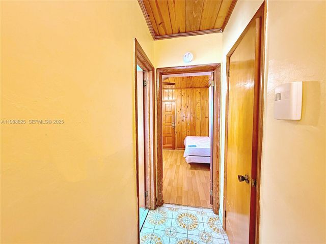 880 E 28th St, Hialeah, FL 33013