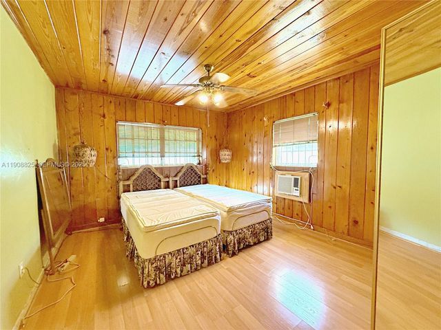 880 E 28th St, Hialeah, FL 33013