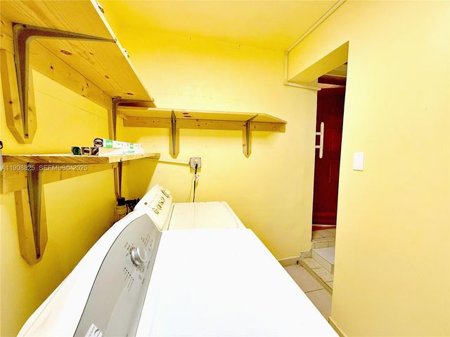 880 E 28th St, Hialeah, FL 33013