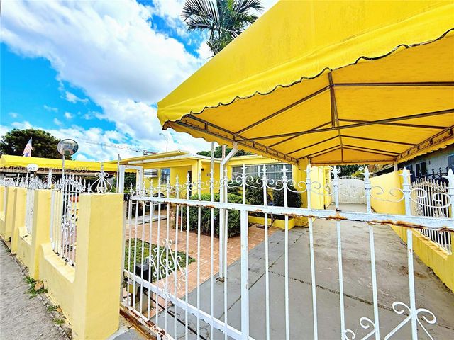 880 E 28th St, Hialeah, FL 33013