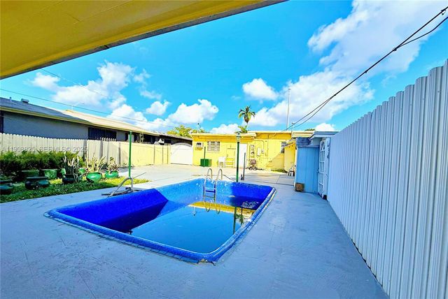 880 E 28th St, Hialeah, FL 33013