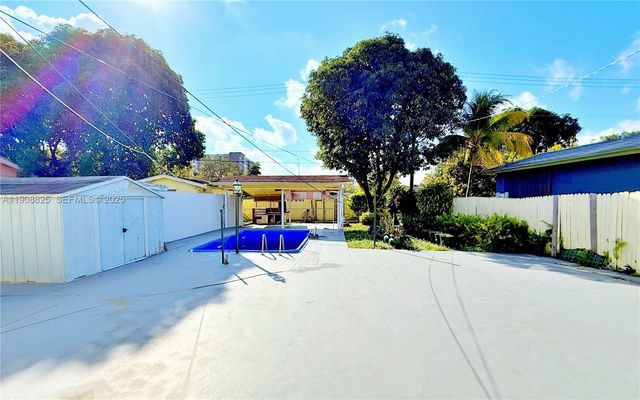 880 E 28th St, Hialeah, FL 33013