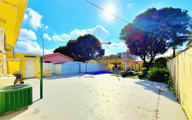 880 E 28th St, Hialeah, FL 33013