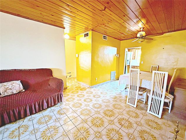 880 E 28th St, Hialeah, FL 33013