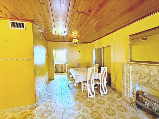 880 E 28th St, Hialeah, FL 33013