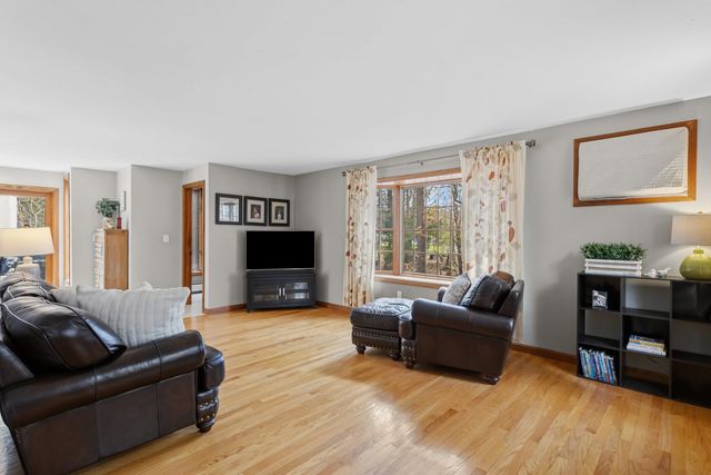 41 Windsor Boulevard, Londonderry, NH 03053