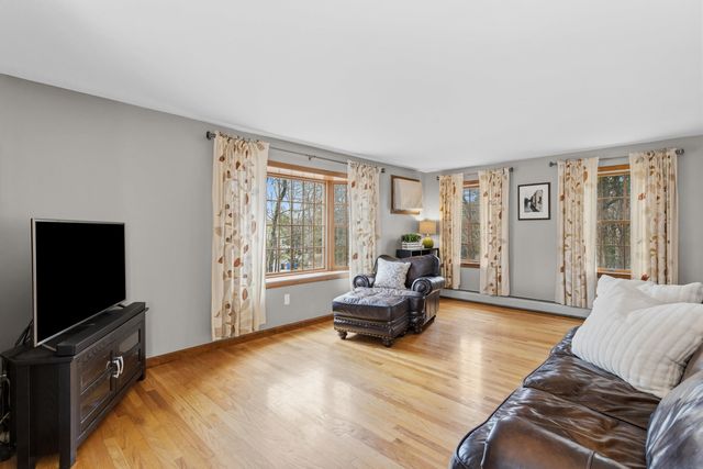 41 Windsor Boulevard, Londonderry, NH 03053