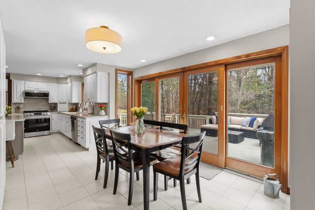 41 Windsor Boulevard, Londonderry, NH 03053