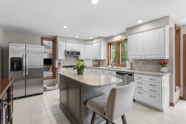 41 Windsor Boulevard, Londonderry, NH 03053