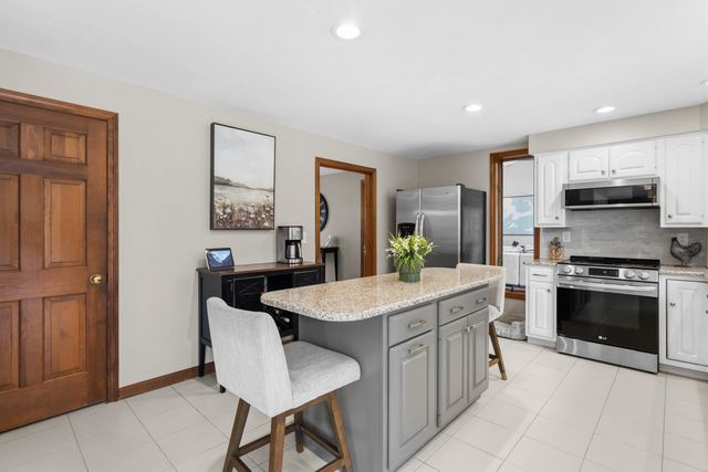 41 Windsor Boulevard, Londonderry, NH 03053