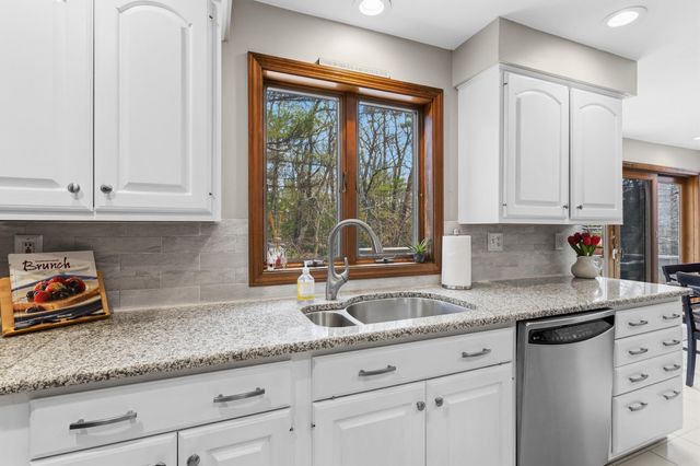 41 Windsor Boulevard, Londonderry, NH 03053