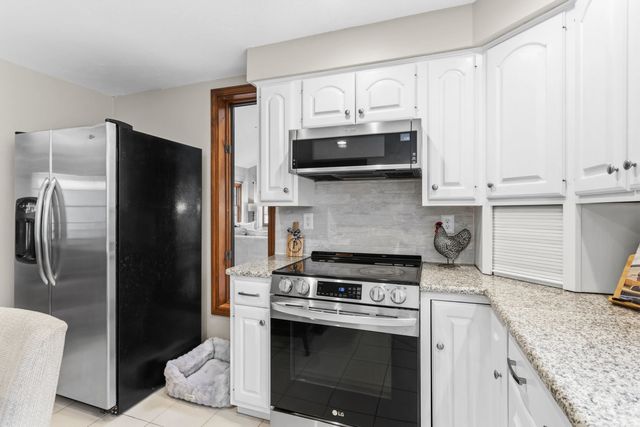 41 Windsor Boulevard, Londonderry, NH 03053