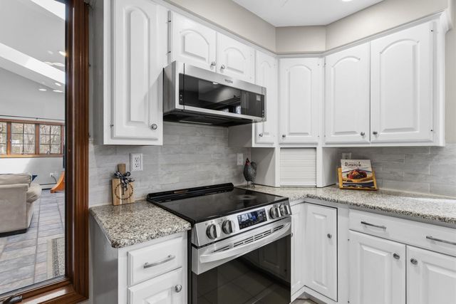41 Windsor Boulevard, Londonderry, NH 03053