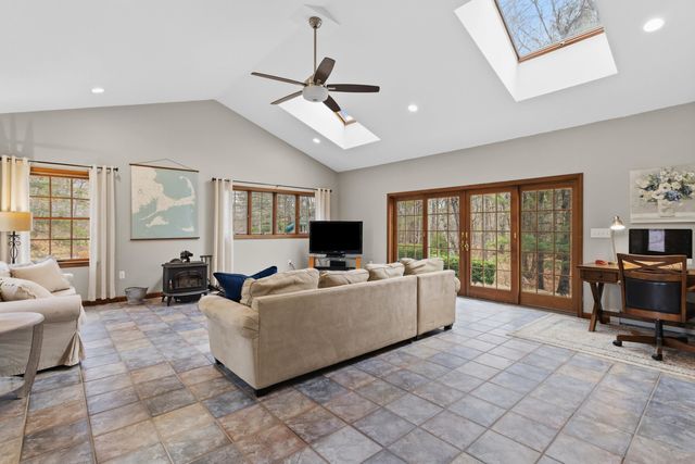 41 Windsor Boulevard, Londonderry, NH 03053