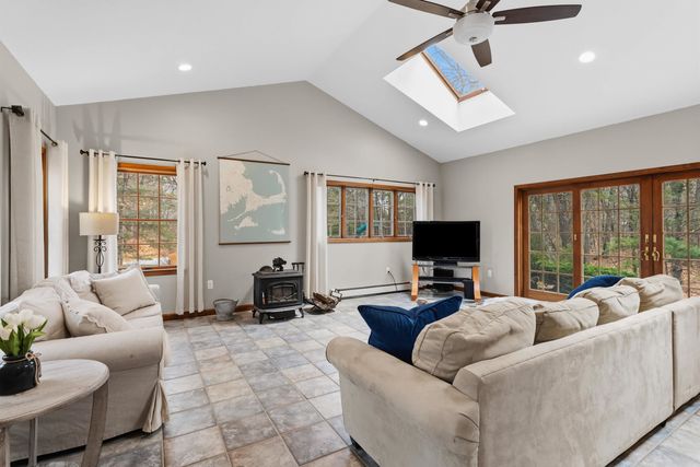 41 Windsor Boulevard, Londonderry, NH 03053