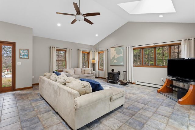41 Windsor Boulevard, Londonderry, NH 03053