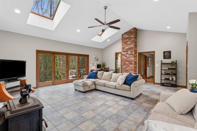41 Windsor Boulevard, Londonderry, NH 03053