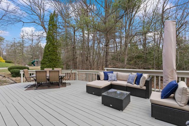 41 Windsor Boulevard, Londonderry, NH 03053