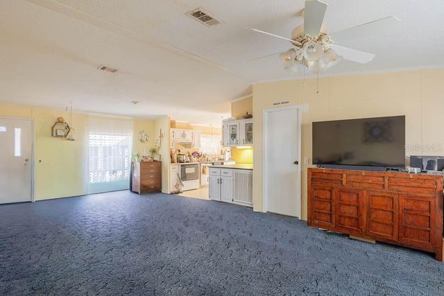 125 PINE TREE DRIVE, Debary, FL 32713