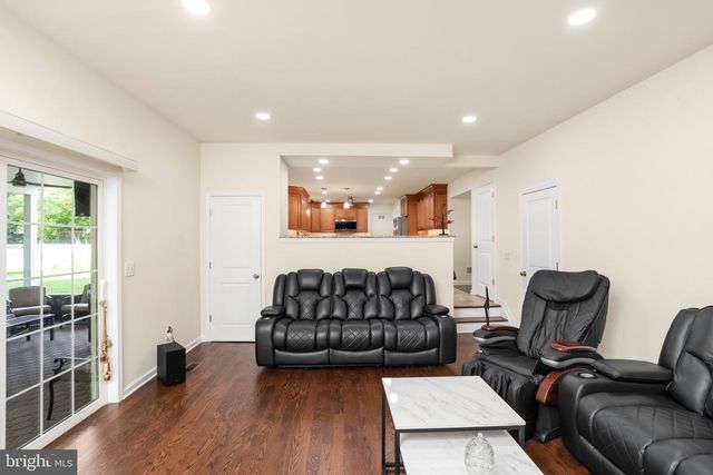 61 LENOX AVE, Trenton, NJ 08620