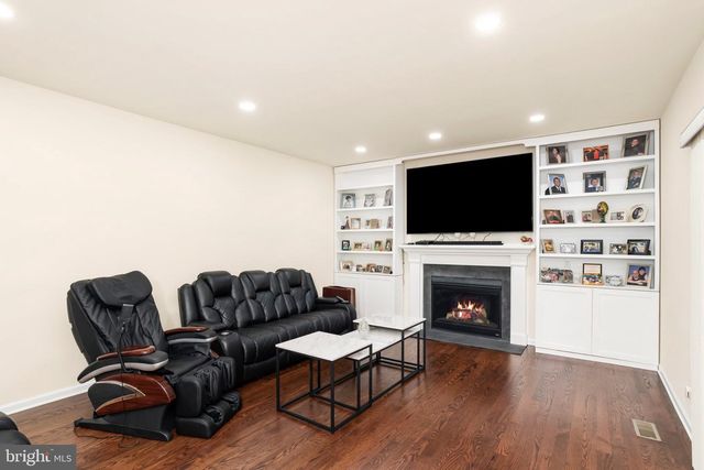 61 LENOX AVE, Trenton, NJ 08620
