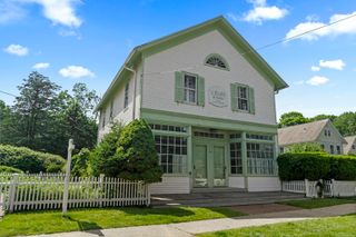 60 Lyme Street, Old Lyme, CT 06371