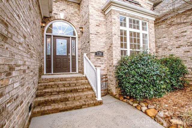 124 Cedar Woods Drive, Mooresville, NC 28117