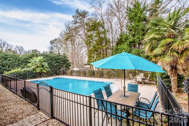 124 Cedar Woods Drive, Mooresville, NC 28117